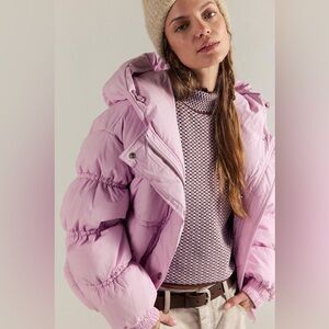 NWT Free people Party Of One
Puffer Jacket lilac M